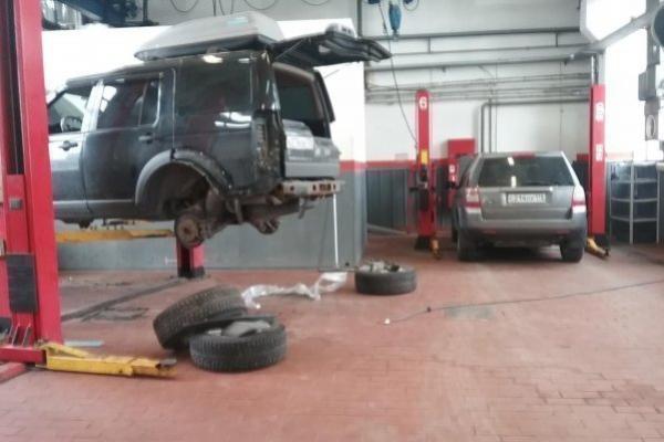 Land Rover Premium